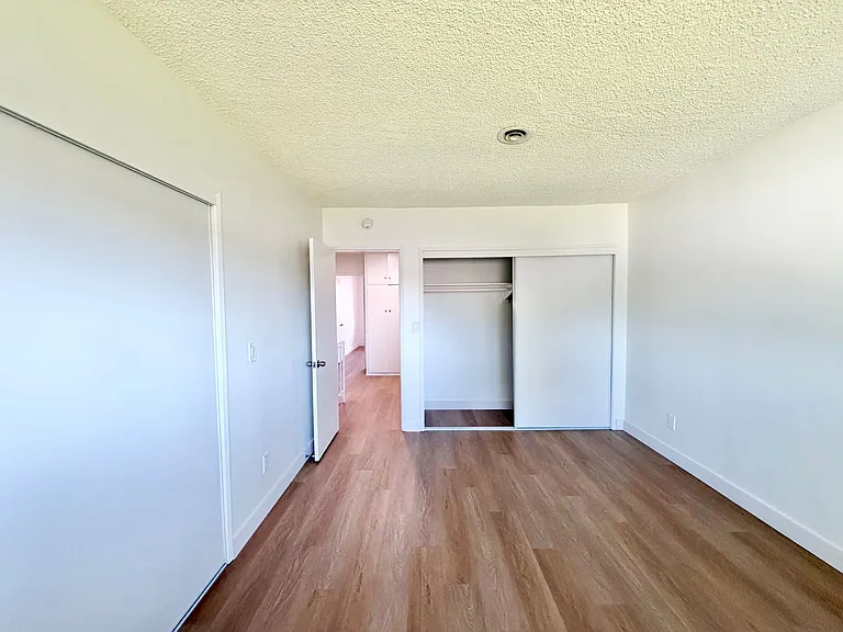 Garden Walk Apartments — Photo 38