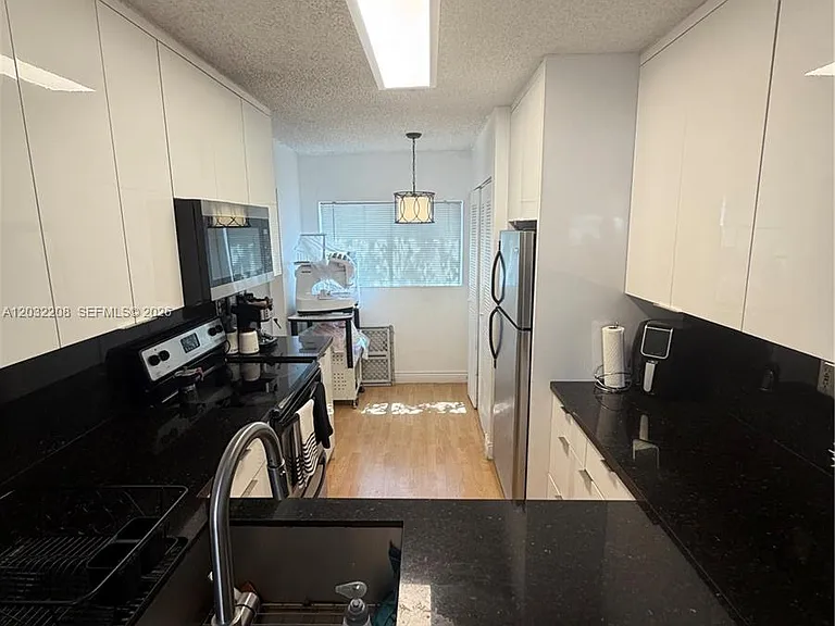 9495 Palm Cir N #9495 — Photo 15