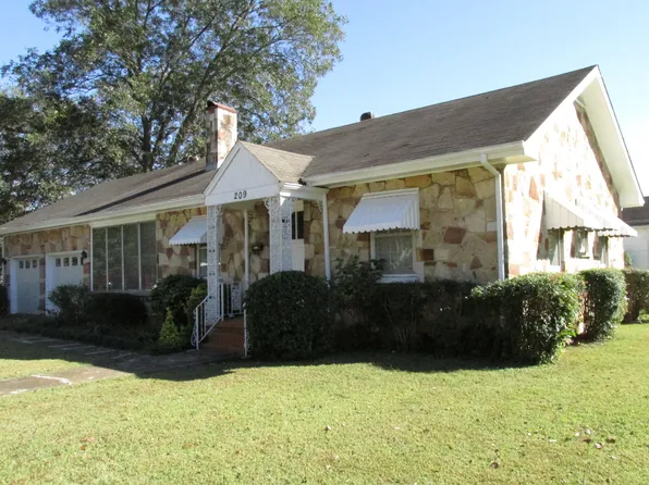 209 Moore St, Tuscumbia, AL 35674