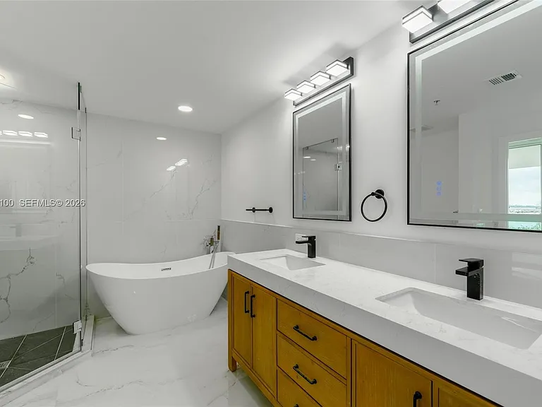 7914 Harbor Island Dr #106 — Photo 36