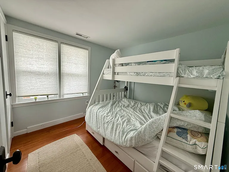 10 Reeves Ave — Photo 15