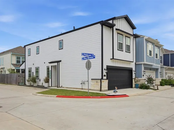 614 Pelican Dr, Kemah, TX 77565