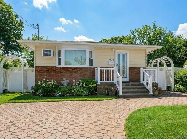1028 Thomas Avenue, Baldwin, NY 11510