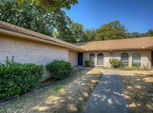 609-611 Melbourne Rd, Hurst, TX 76053