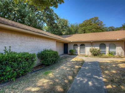 609-611 Melbourne Rd, Hurst, TX, 76053