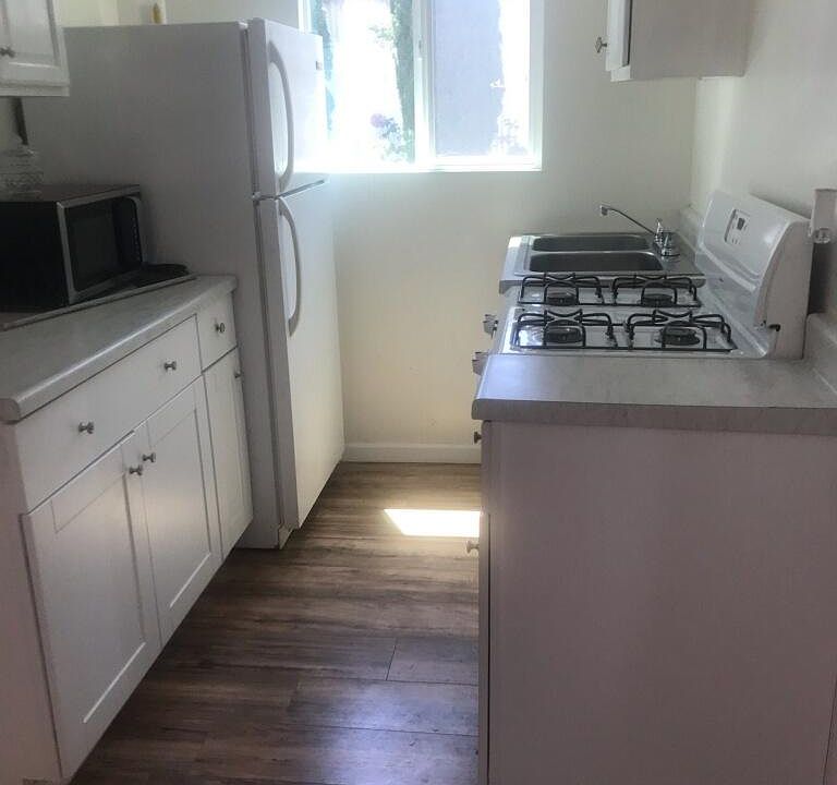 1st image of 1652 W 215th St