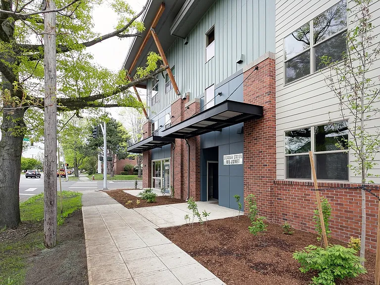 One Month Free, Broadway Station Apartments — Photo 15