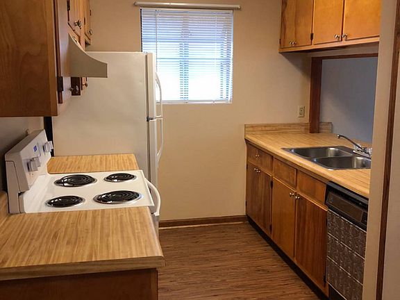 4th image of 343 Whetherbine Way E