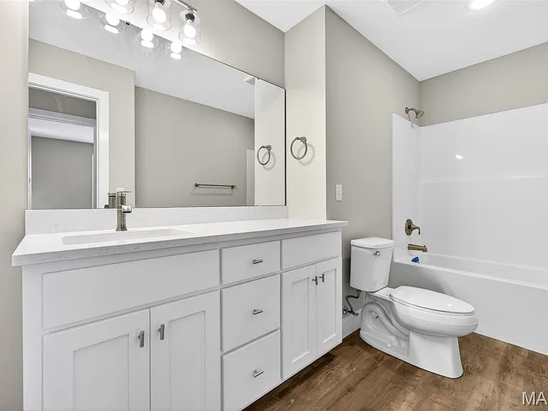 Hall Bathroom Upper Level