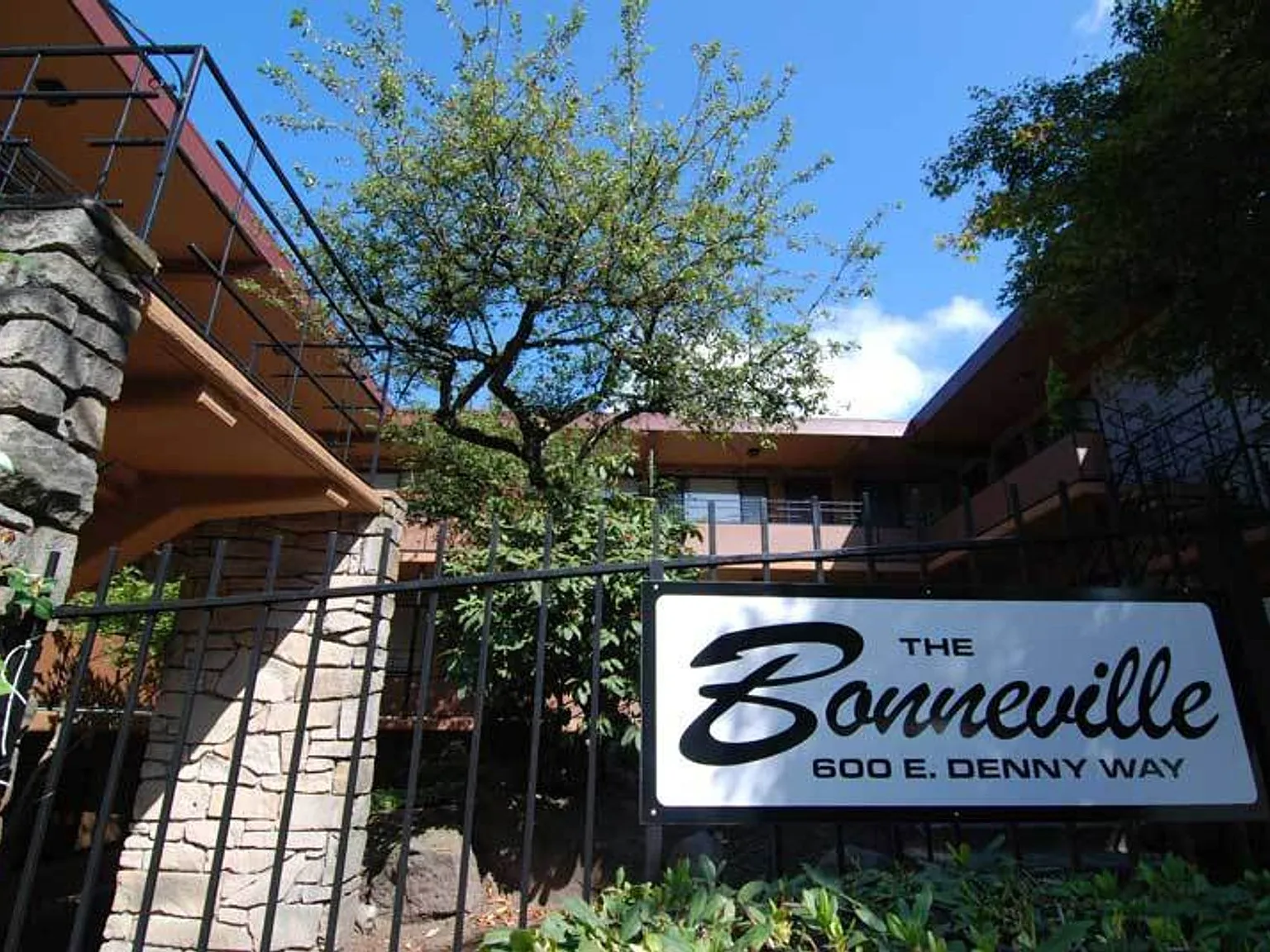 Bonneville Apartments — Photo 4