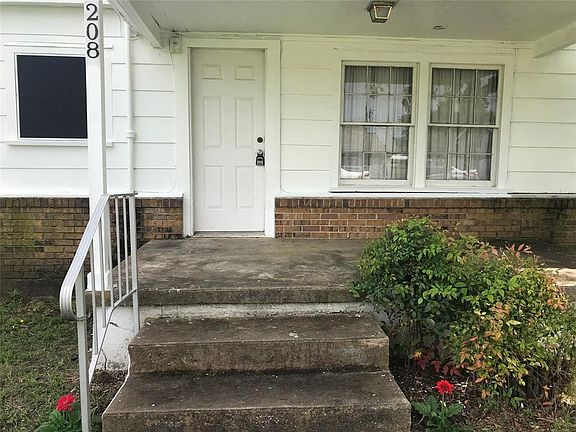 3rd image of 208 E King St