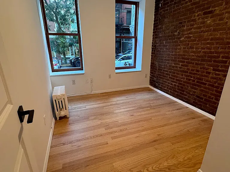 135 W 10th St #1 — Photo 7