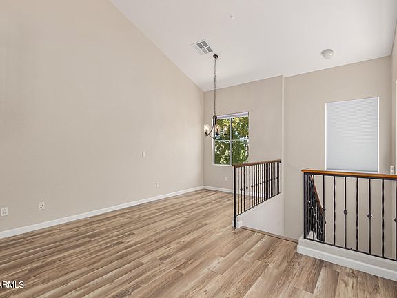 5th image of 160 W TREMAINE Court