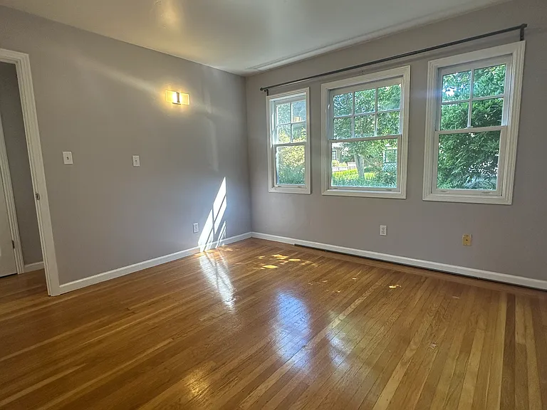 1613 Mariposa Ave — Photo 29