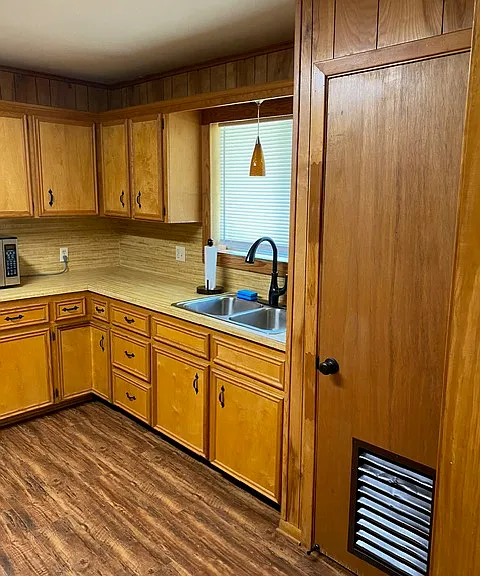 Kitchen (view 1)