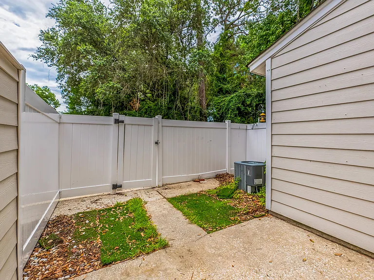 1559 Highland Ave #3 — Photo 30