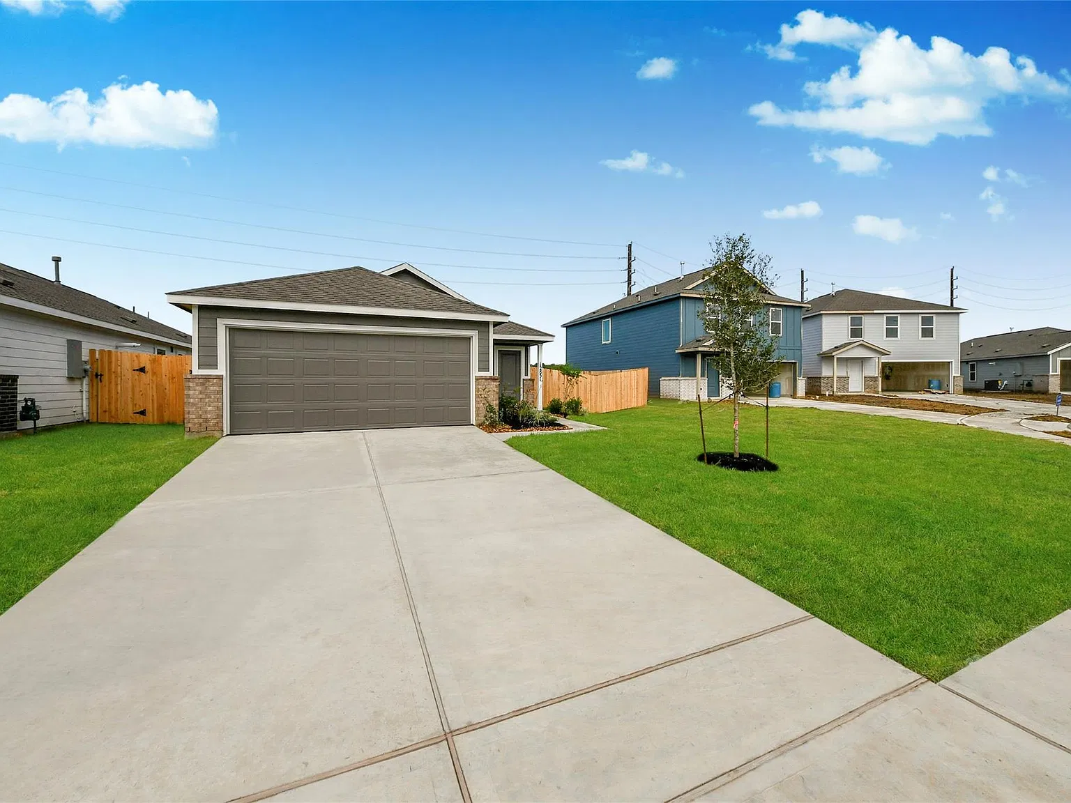 4 bed, 2.0 bath, 1607 sqft, $1,910 — Photo 2