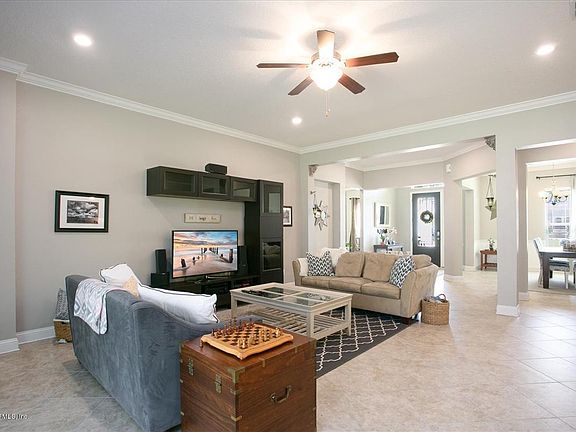 4th image of 526 Enrede Ln