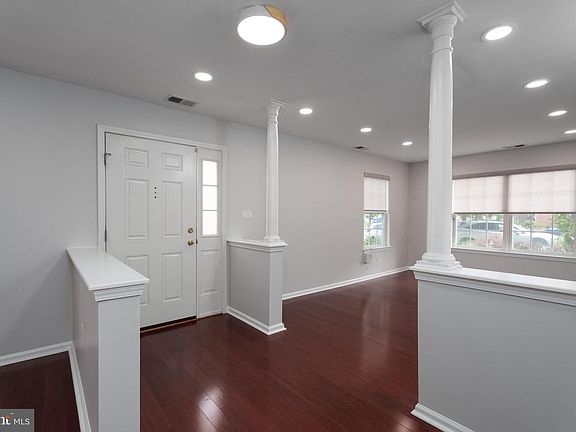 3rd image of 182 Fountayne Ln