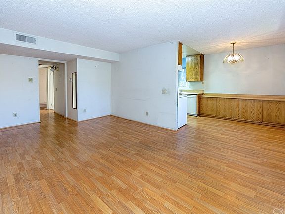 2nd image of 5900 Murietta Ave APT 201