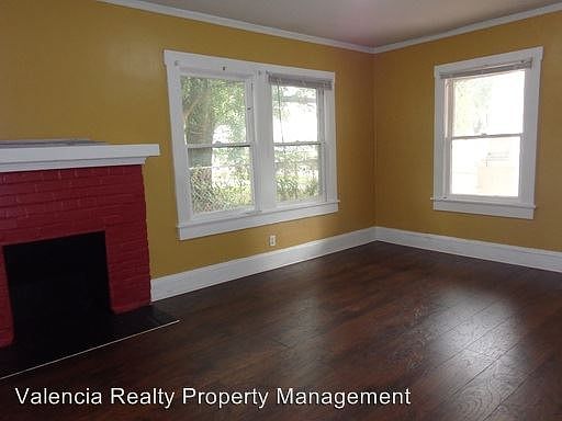 3rd image of 504 W Mahoney St