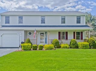16 Beverly Ln, Agawam, MA 01001