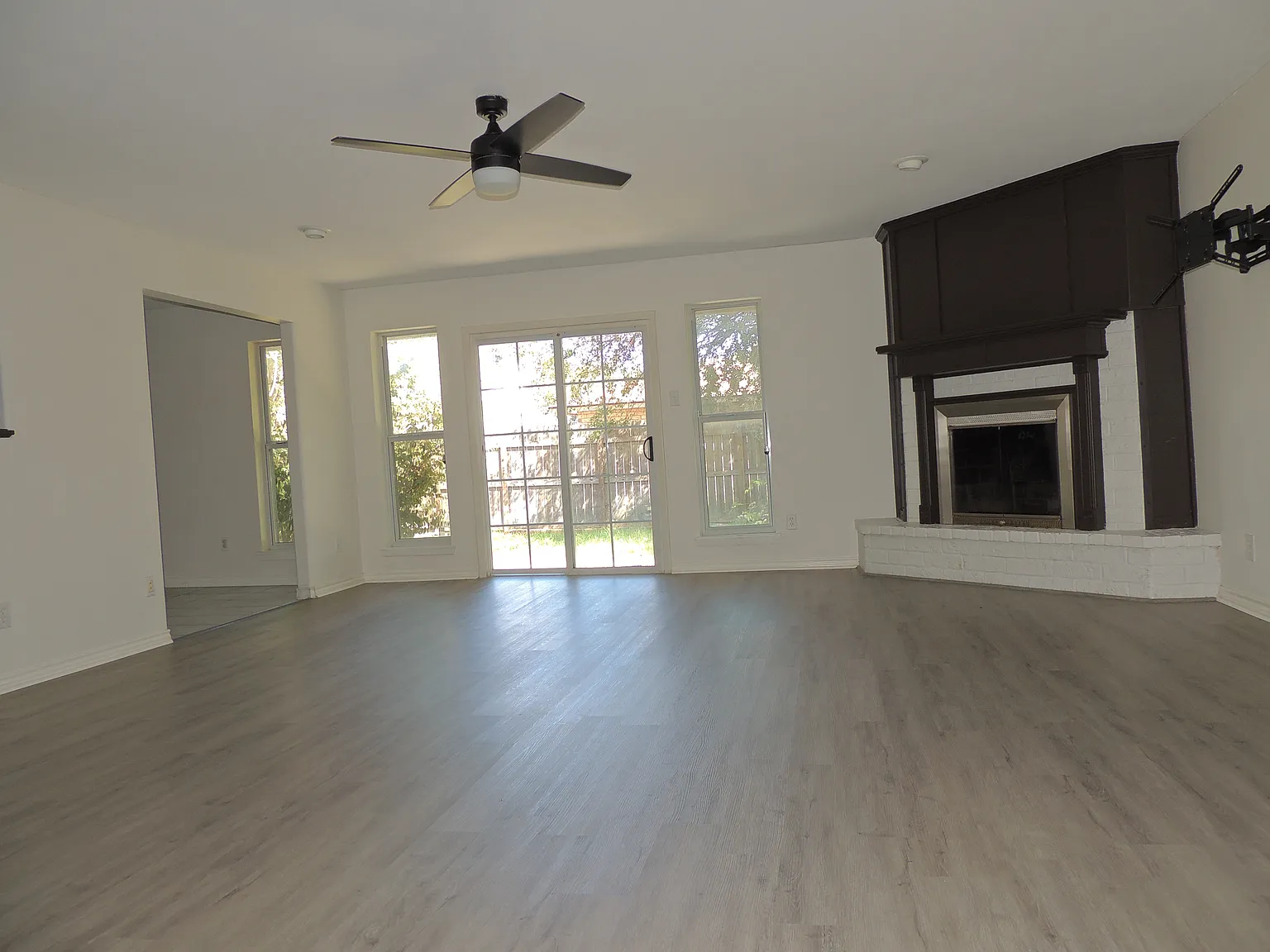 4 bed, 2670 sqft, $2,500 — Photo 2