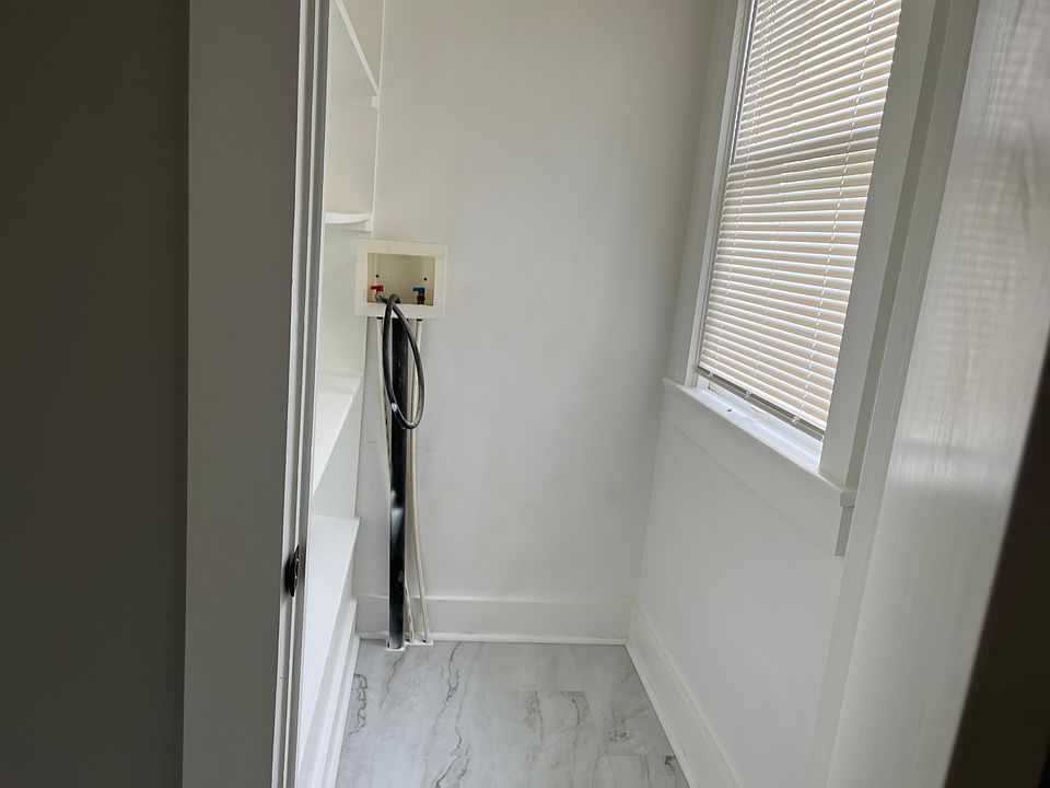 1st image of 407 Vine St