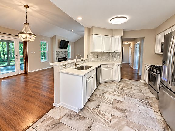 4th image of 941 Buccaneer Ln