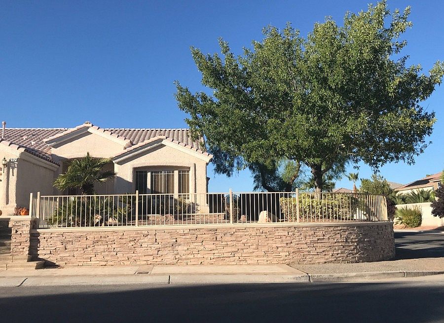 2nd image of 292 Ben Johnson Ct