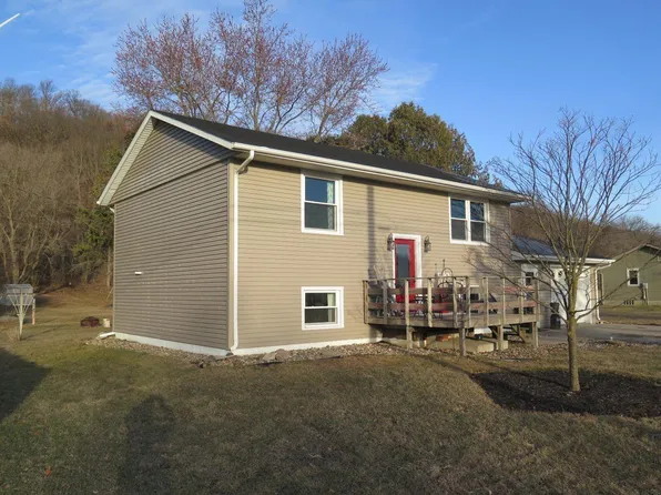 503 Valley View Dr, Decorah, IA 52101