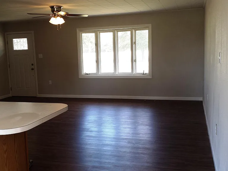 2105 N Bluff Rd — Photo 4