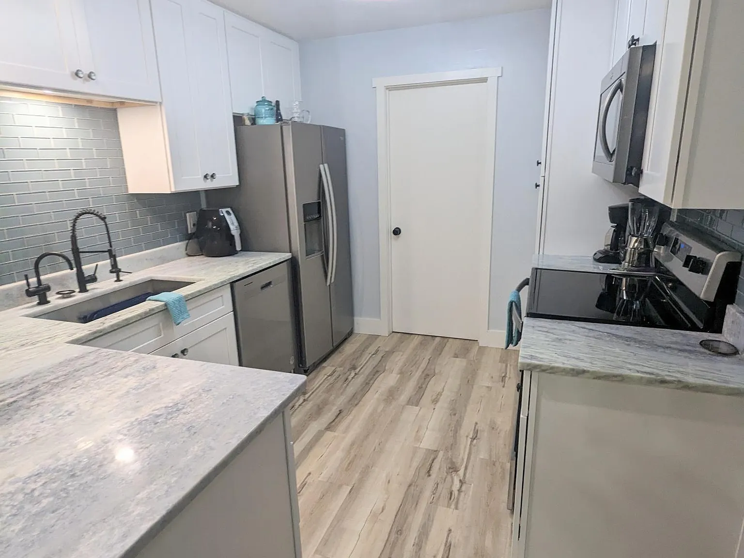 2 bed, 1000 sqft, $2,495 — Photo 2