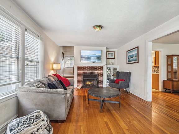 4th image of 90 Cambridge Ave