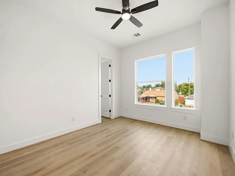 7130 Saint Augustine St #B — Photo 16