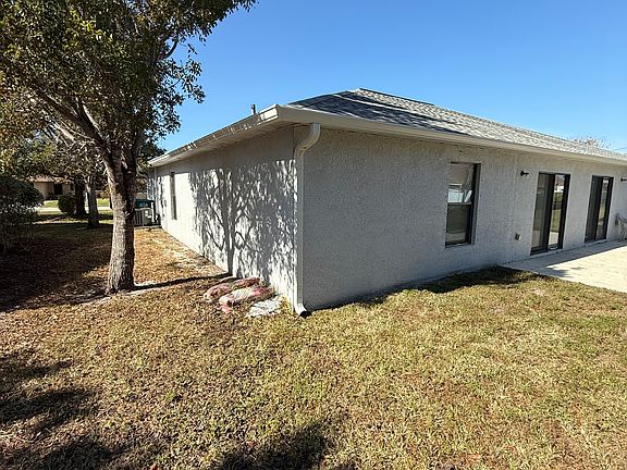 3rd image of 1407-1409 SE 8th Pl #1aa13e667