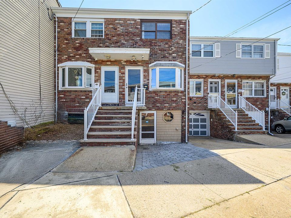 1st image of 135B Suburbia Ter