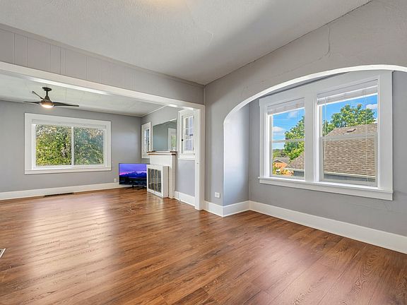 5th image of 262 Lewis St