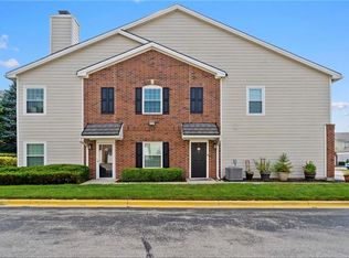 11621 Tomahawk Creek Pkwy APT B, Leawood, KS 66211