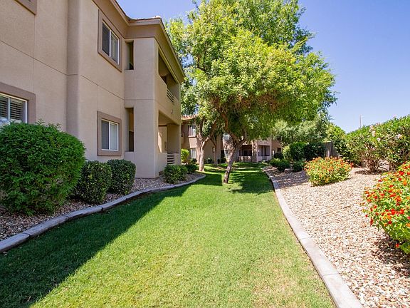 5th image of 7401 W Arrowhead Clubhouse Dr Unit 2065