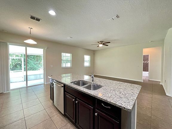 3rd image of 210 Butter Hill Dr