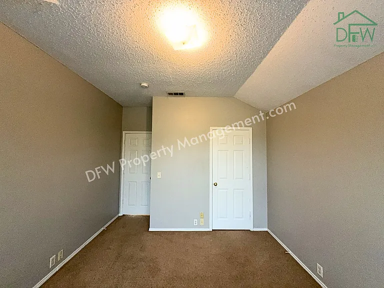 2805 Crater Lake Ln — Photo 18