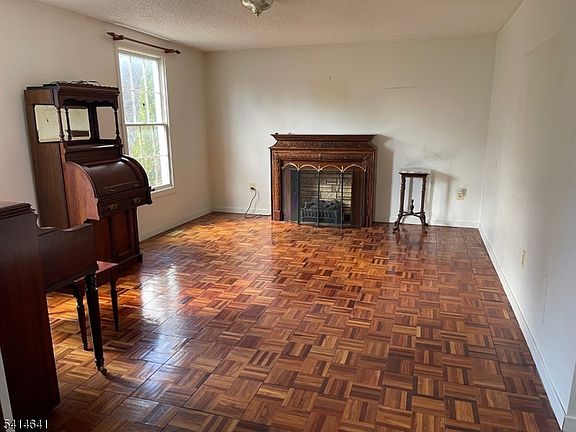 3rd image of 112 Kennedy Rd