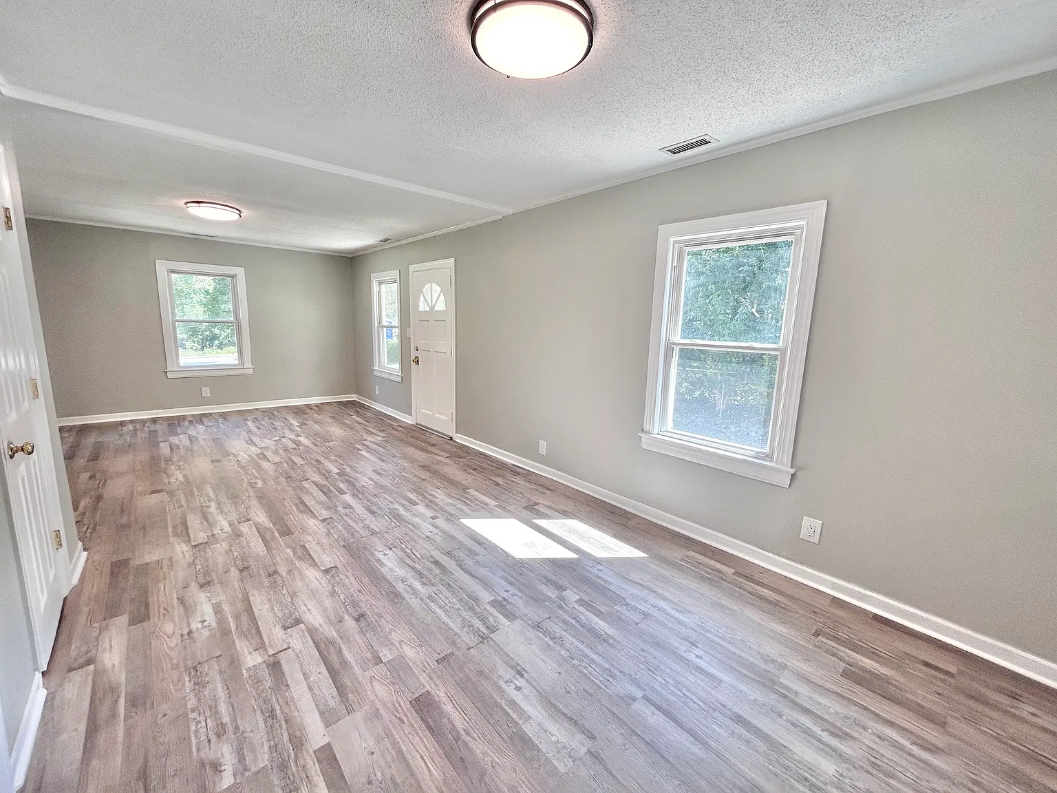 2 bed, 1.5 bath, 1000 sqft, $1,300 — Photo 4