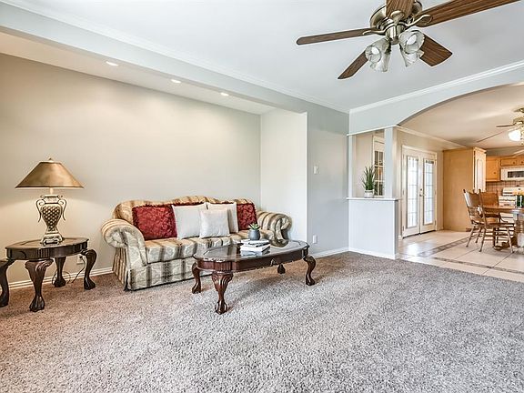 5th image of 3309 Thornwood Dr