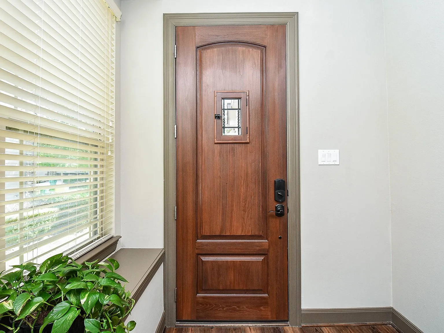 3 bed, 2.5 bath, 1657 sqft, $2,495 — Photo 3