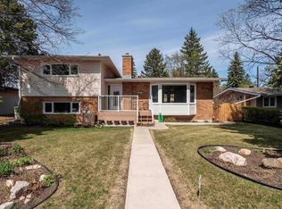13912 Buena Vista Rd NW, Edmonton, AB T5R 5S1