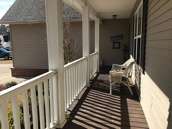 3rd image of 221 Thames Ave