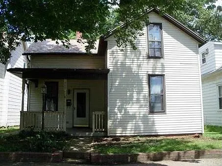 555 E Walnut St photo 1