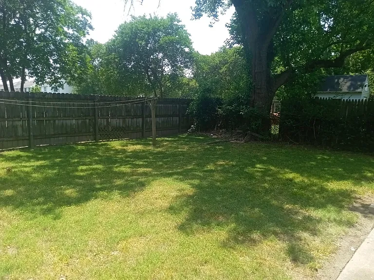 223 Woodview Ave — Photo 6